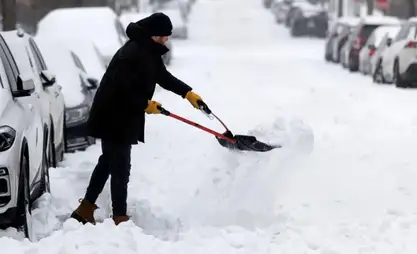 Hundreds of thousands without power as major winter storm hits US