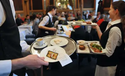 Kyrgyzstan prohibits service charges in cafes and restaurants from 2026