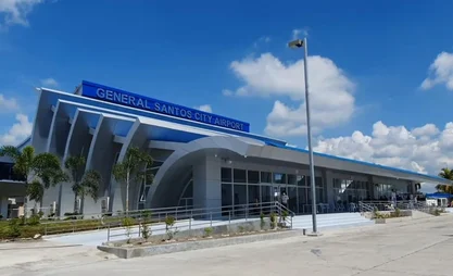 Airport closes after strong quake in Philippines