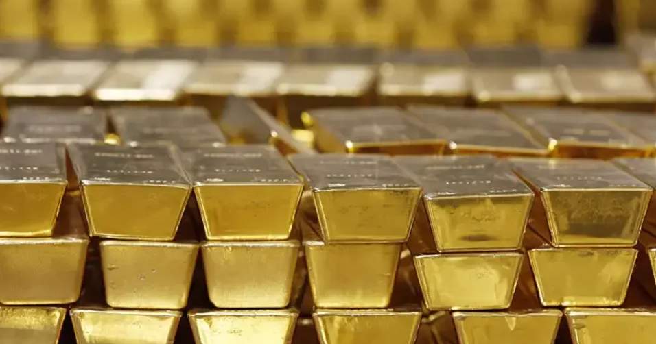 Gold prices hit new record high amid US government shutdown, Fed rate ...