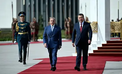 Sadyr Zhaparov and Shehbaz Sharif hold expanded meeting