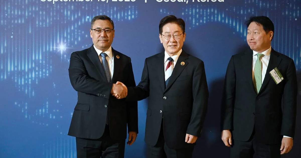 Sadyr Zhaparov takes part in business summit in Seoul