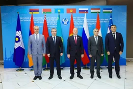 9dCOc0oeaNY3fKUWXbosYCwNRzuYaVR7_front.jpg