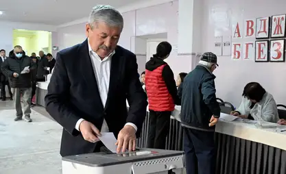 Adylbek Kasymaliev votes at polling station N1123