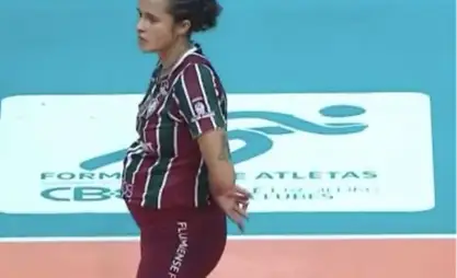 Brazilian volleyball player enters match five months pregnant