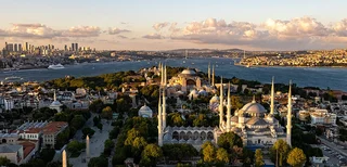 Historical_peninsula_and_modern_skyline_of_Istanbul.jpeg
