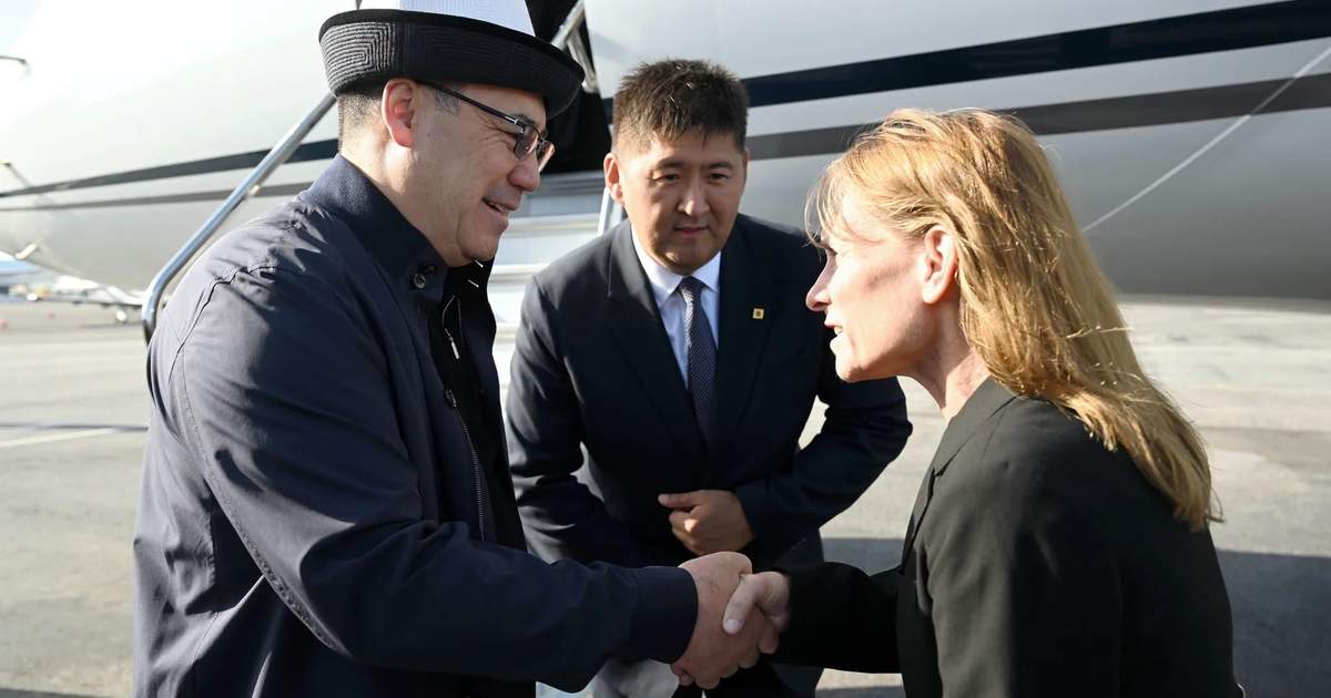 Sadyr Zhaparov arrives in Los Angeles