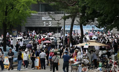 Protest over ballot shortage continues in Seoul for 5th day