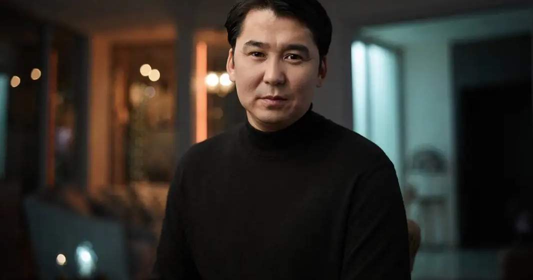 Kyrgyz pop singer Atabekov holds title of People's Artist