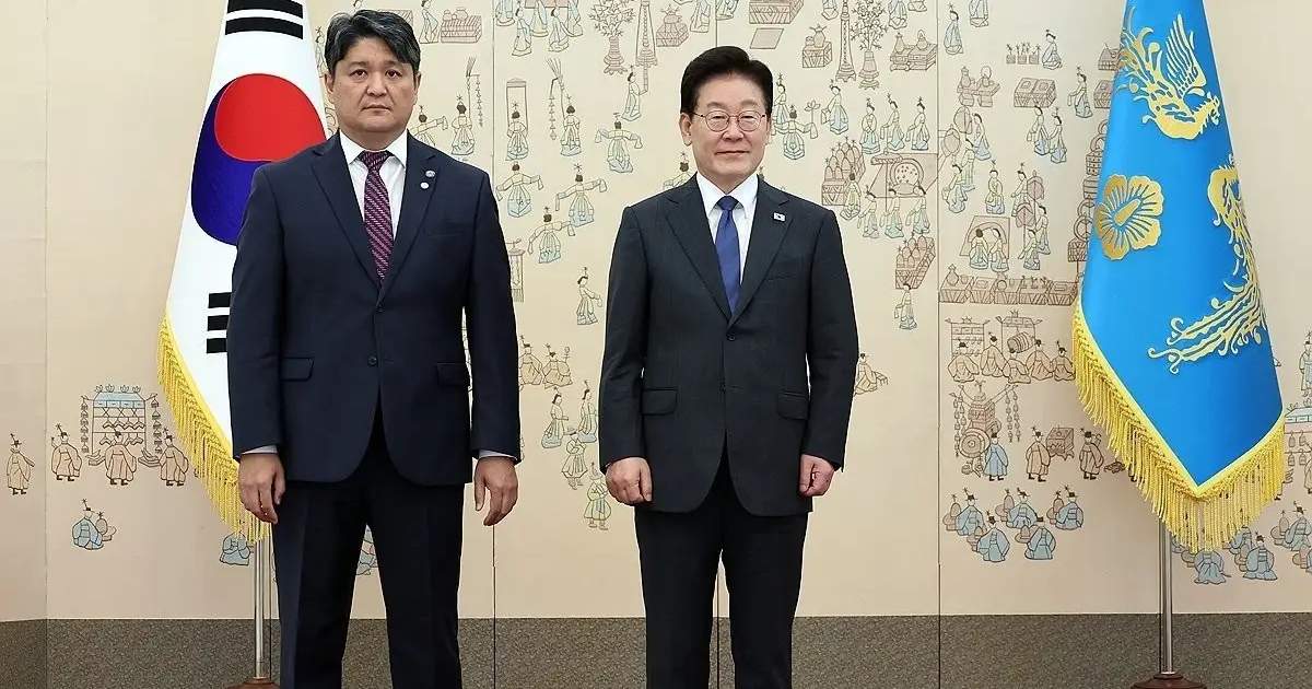 Ambassador Mamadaliev presents credentials to President of Korea
