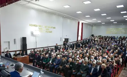 Kyrgyz government officials begin meetings with public