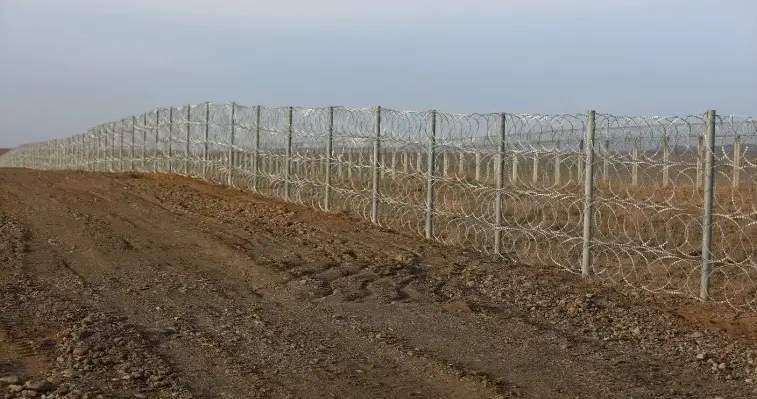 Kyrgyz-Tajik border completely fenced off
