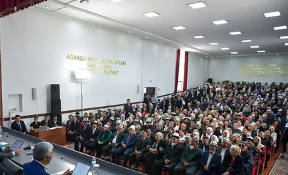 Kyrgyz government officials begin meetings with public