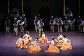amoishi-far-ang-az-Dushanbe-to-Seul.jpg