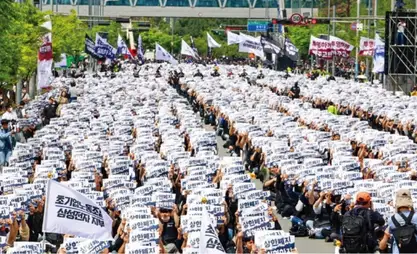 Court partially accepts Samsung Electronics' injunction request against union strike