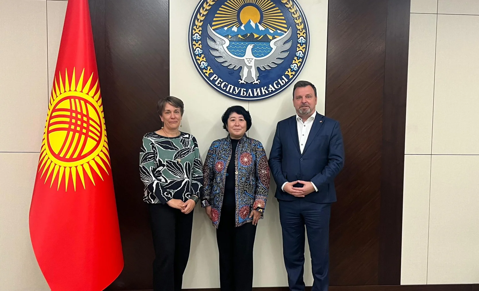 photo_5224183569730101873_w