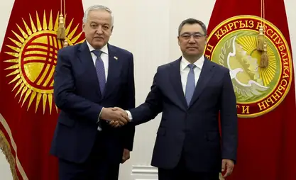 Sadyr Zhaparov receives minister of foreign affairs of Tajikistan in Cholpon-Ata