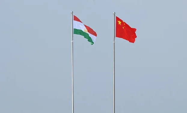 tajikistan_china_flags.jpg
