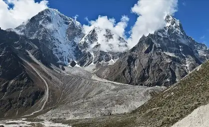 Missing Everest sherpa found alive after 6 days on mountain