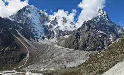 Missing Everest sherpa found alive after 6 days on mountain