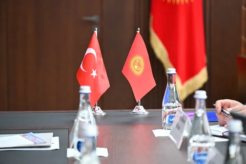 turk-kyrg flags.webp